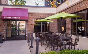 Holiday Inn Hotel&Suites Warren